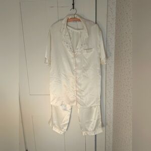 🤍 Etienne Vintage Cream Satin M Pajama Set Poly So Soft Luxury Brand